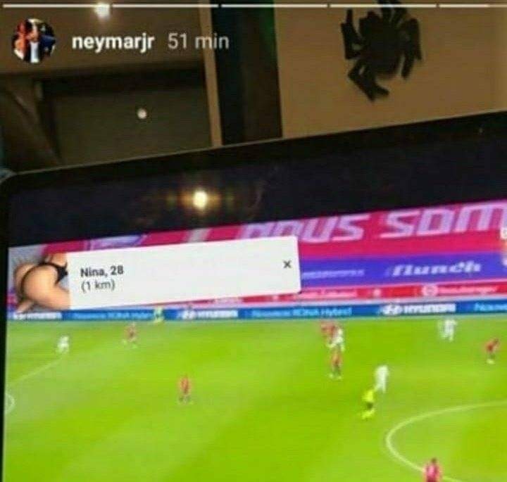 Tak Neymar OGLĄDA mecze piłki nożnej xD